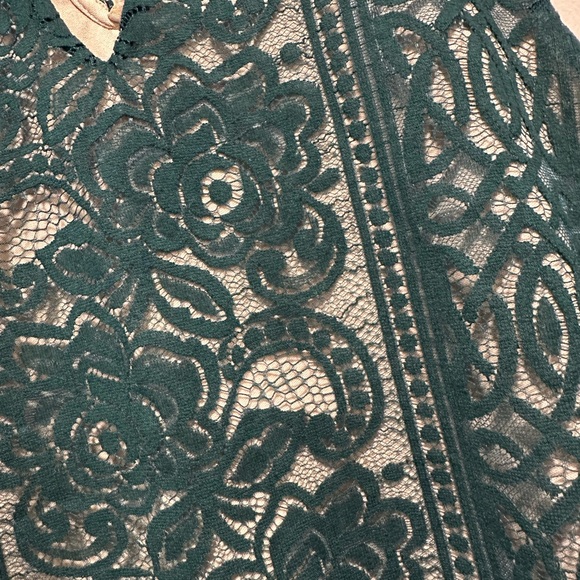 love, Fire Dark Teal Floral Guipure Lace Top with Keyhole Back EUC - Picture 4 of 11